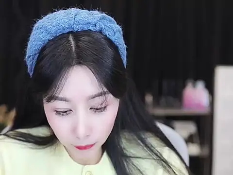 Nuyoah-77 online show from November 29, 2025, 2:28 pm