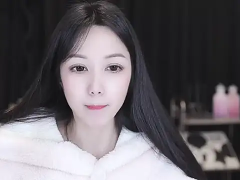 Snapshot of Nuyoah-77 chatting on February 8, 2026, 3:10 pm Nuyoah-77 online show from February 8, 2026, 3:10 pm