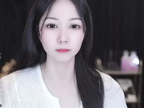 Snapshot of Nuyoah-77 chatting on February 22, 2026, 2:08 pm Nuyoah-77 online show from February 22, 2026, 2:08 pm