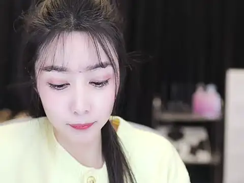 Nuyoah-77 online show from November 28, 2025, 3:34 pm