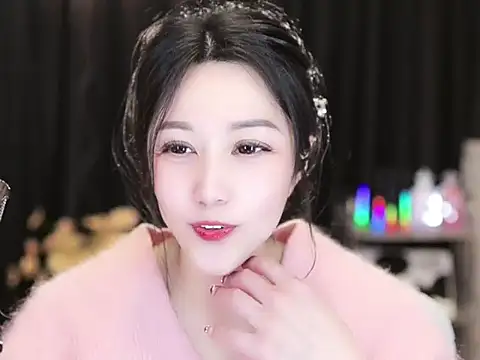 Snapshot of Nuyoah-77 chatting on February 16, 2025, 6:10 pm Nuyoah-77 online show from February 16, 2025, 6:10 pm