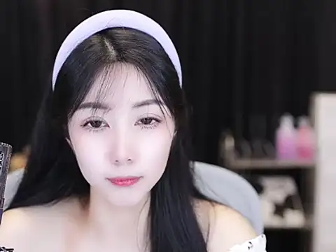 Snapshot of Nuyoah-77 chatting on September 14, 2025, 4:40 pm Nuyoah-77 online show from September 14, 2025, 4:40 pm