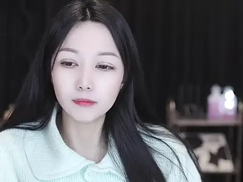 Snapshot of Nuyoah-77 chatting on March 1, 2026, 2:28 pm Nuyoah-77 online show from March 1, 2026, 2:28 pm