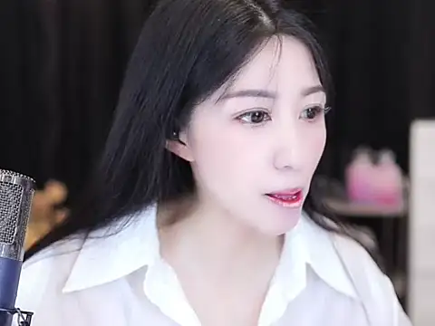 Snapshot of Nuyoah-77 chatting on October 1, 2025, 4:00 pm Nuyoah-77 online show from October 1, 2025, 4:00 pm