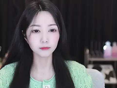 Nuyoah-77 online show from March 25, 2026, 5:18 am