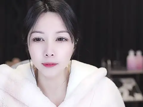 Snapshot of Nuyoah-77 chatting on February 7, 2026, 4:15 pm Nuyoah-77 online show from February 7, 2026, 4:15 pm