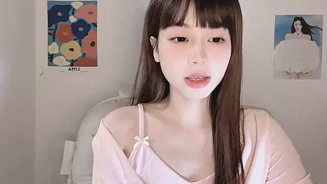 -Hottie online show from November 11, 2025, 4:13 pm