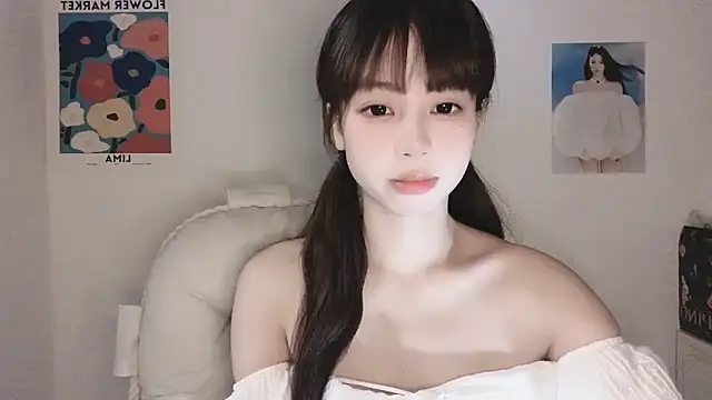 -Hottie online show from September 23, 2025, 4:14 pm