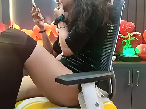 Snapshot of GoldnessAishu chatting on February 4, 2025, 9:41 pm GoldnessAishu online show from February 4, 2025, 9:41 pm