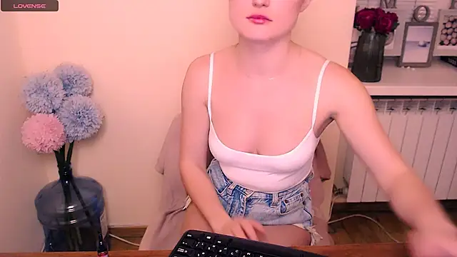 Snapshot of Felliciya chatting on March 6, 2025, 11:58 am Felliciya online show from March 6, 2025, 11:58 am