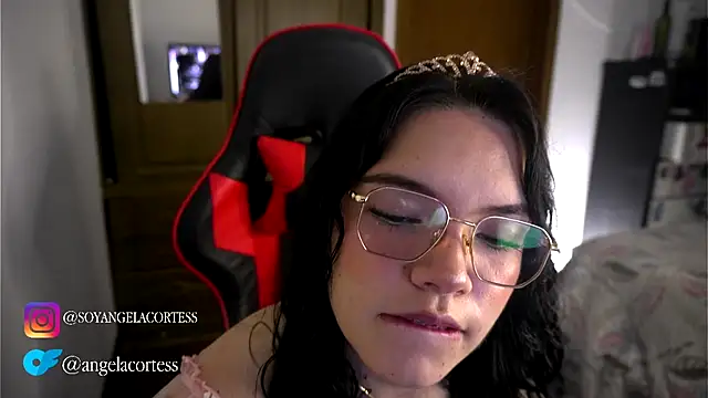 Snapshot of angela_cortes_ chatting on October 27, 2025, 2:45 am angela cortes  online show from October 27, 2025, 2:45 am