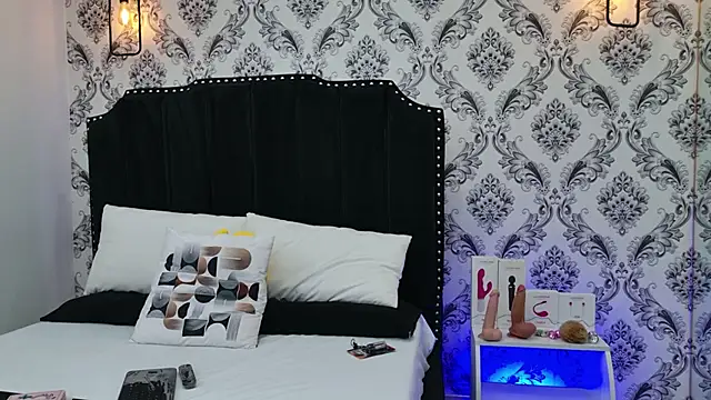 SaaraBrown online show from September 25, 2025, 12:00 pm