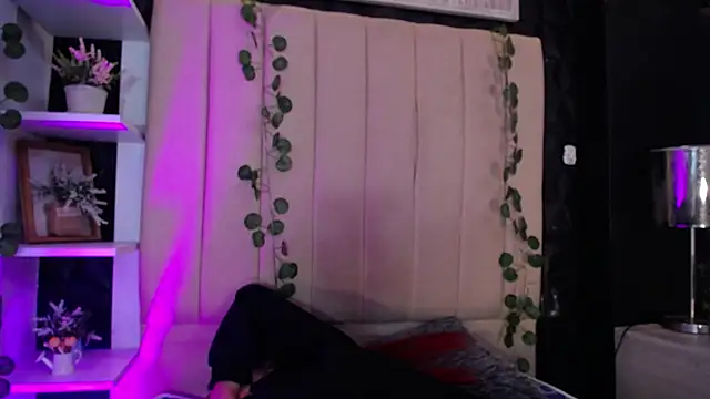 Snapshot of Mia_Rinn chatting on February 6, 2025, 7:51 pm Mia Rinn online show from February 6, 2025, 7:51 pm