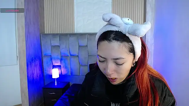 Snapshot of Mia_Rinn chatting on October 15, 2025, 1:52 pm Mia Rinn online show from October 15, 2025, 1:52 pm