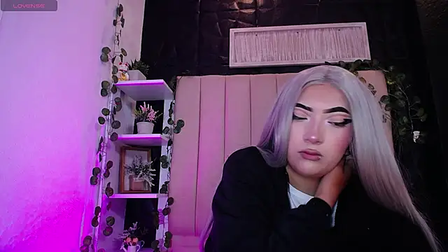 Snapshot of Mia_Rinn chatting on February 12, 2025, 7:02 pm Mia Rinn online show from February 12, 2025, 7:02 pm