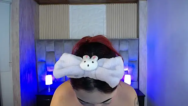 Snapshot of Mia_Rinn chatting on October 14, 2025, 3:01 pm Mia Rinn online show from October 14, 2025, 3:01 pm