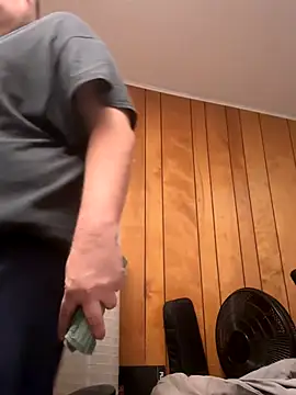 treatbobnicer online show from December 2, 2025, 3:47 pm