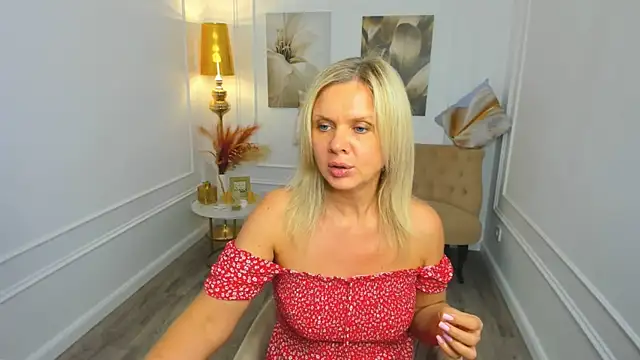 AgathaKlouin online show from April 19, 2026, 11:22 am