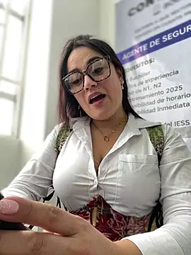 Snapshot of Lesly_10- chatting on January 16, 2026, 6:45 pm Lesly 10- online show from January 16, 2026, 6:45 pm