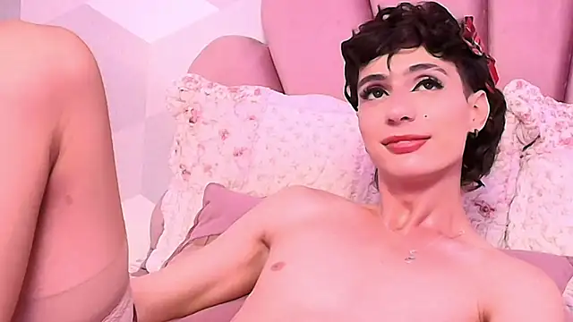 Snapshot of KylieMonnett chatting on December 13, 2025, 8:04 pm KylieMonnett online show from December 13, 2025, 8:04 pm