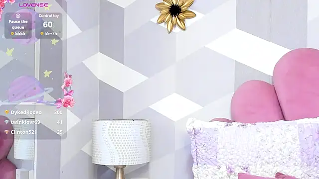 Snapshot of KylieMonnett chatting on March 23, 2025, 6:37 am KylieMonnett online show from March 23, 2025, 6:37 am