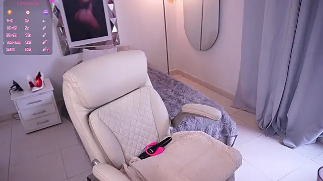 Alondrasparrow2 online show from February 24, 2026, 7:48 pm