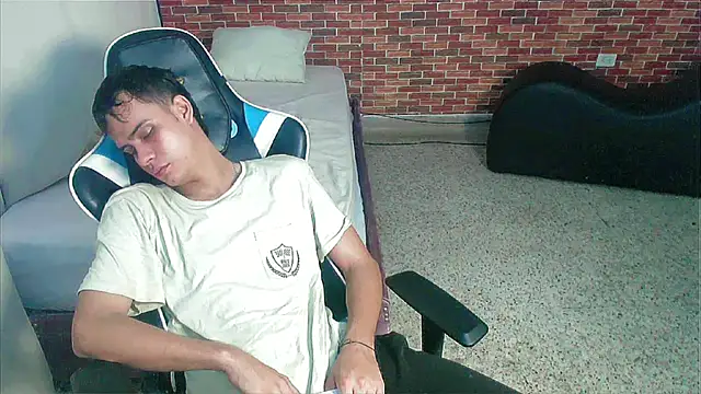 zacariasss  online show from September 26, 2025, 5:03 am