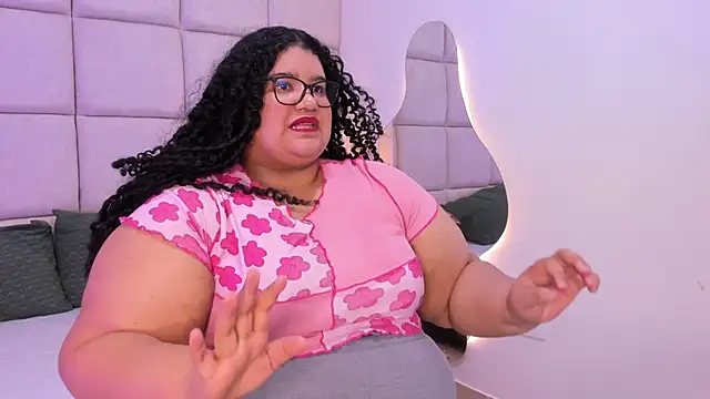 Snapshot of Miley_Collins chatting on October 29, 2025, 12:48 pm Miley Collins online show from October 29, 2025, 12:48 pm