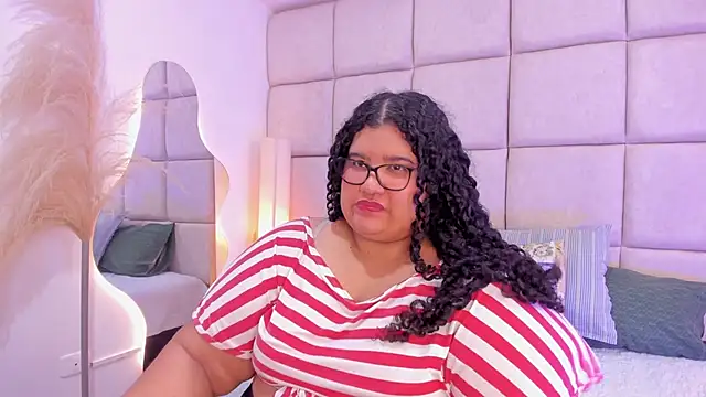 Snapshot of Miley_Collins chatting on November 27, 2025, 7:25 pm Miley Collins online show from November 27, 2025, 7:25 pm