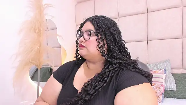 Snapshot of Miley_Collins chatting on November 19, 2025, 7:47 pm Miley Collins online show from November 19, 2025, 7:47 pm