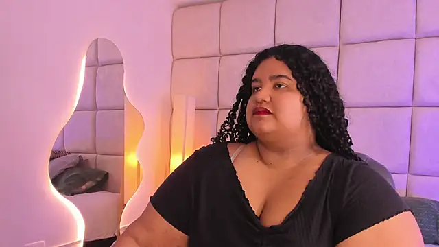 Snapshot of Miley_Collins chatting on November 8, 2025, 7:50 pm Miley Collins online show from November 8, 2025, 7:50 pm