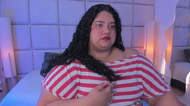 Snapshot of Miley_Collins chatting on December 18, 2025, 12:31 pm Miley Collins online show from December 18, 2025, 12:31 pm