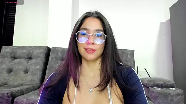 Snapshot of emmadiaz1 chatting on November 12, 2025, 4:27 am emmadiaz1 online show from November 12, 2025, 4:27 am