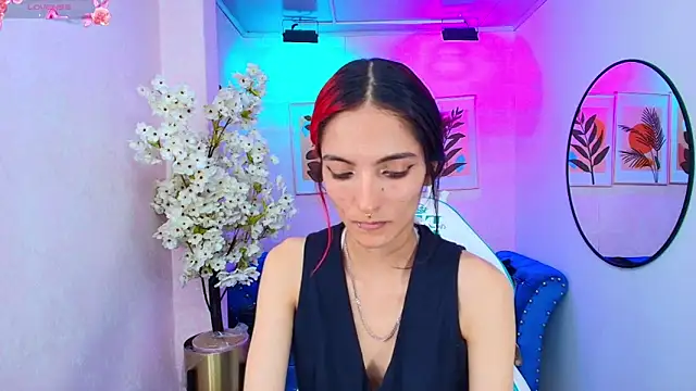 Dafne huges online show from November 22, 2025, 7:35 pm