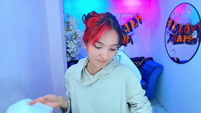 Dafne huges online show from October 30, 2025, 7:33 pm