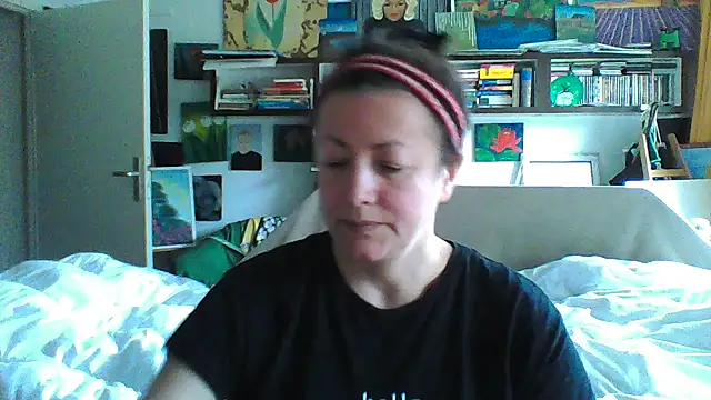 Snapshot of MariaAnaSunshine chatting on October 6, 2025, 9:32 am MariaAnaSunshine online show from October 6, 2025, 9:32 am