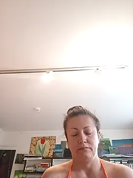 Snapshot of MariaAnaSunshine chatting on October 7, 2025, 1:56 pm MariaAnaSunshine online show from October 7, 2025, 1:56 pm