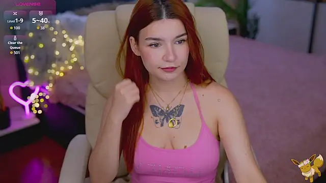 RedShinee online show from November 18, 2025, 6:17 am