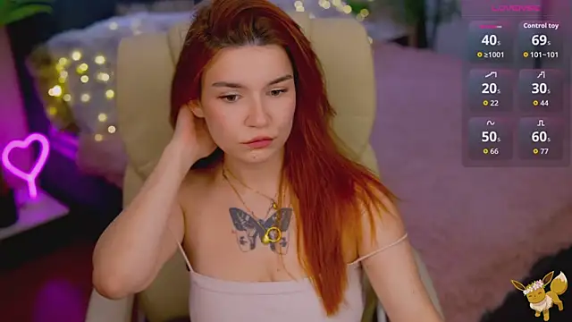 RedShinee online show from November 10, 2025, 6:02 pm