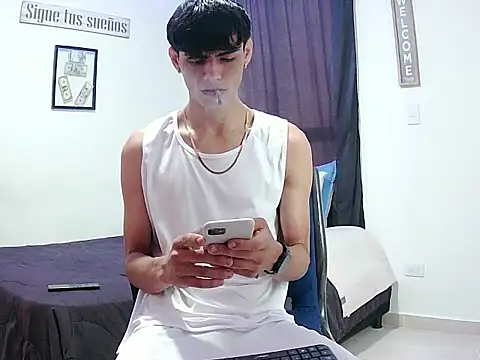 Snapshot of harrytomson_1 chatting on November 30, 2025, 1:45 pm harrytomson 1 online show from November 30, 2025, 1:45 pm