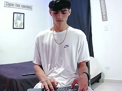 Snapshot of harrytomson_1 chatting on November 29, 2025, 11:49 pm harrytomson 1 online show from November 29, 2025, 11:49 pm