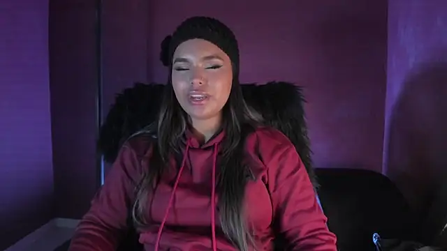 zoe roux21 online show from December 17, 2025, 3:00 am