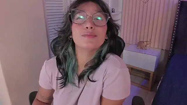 Snapshot of Yazmin_rouse chatting on March 6, 2025, 4:38 pm Yazmin rouse online show from March 6, 2025, 4:38 pm