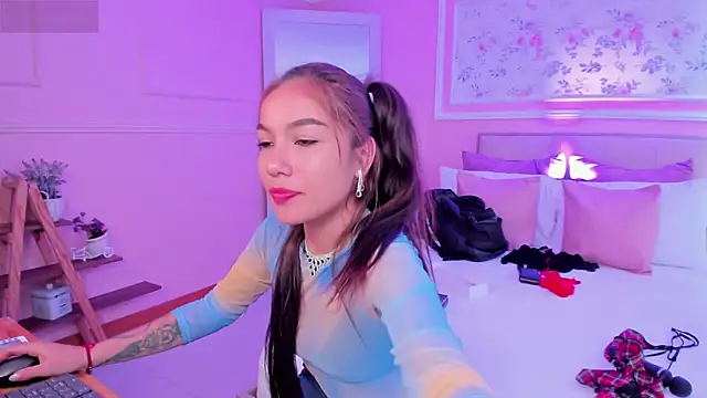 scarlet castro online show from February 28, 2026, 8:19 pm