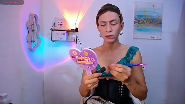 LiahGrey7 online show from May 13, 2026, 1:07 pm