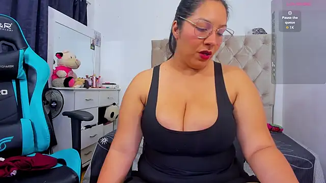 lulu ferrer online show from November 14, 2025, 7:50 pm