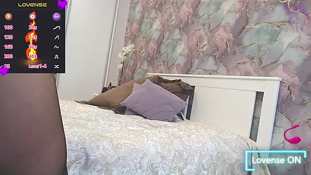 deliciousRose online show from November 18, 2025, 5:11 am