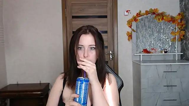 Snapshot of Kristy-Max chatting on October 10, 2025, 5:52 am Kristy-Max online show from October 10, 2025, 5:52 am