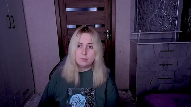 Kristy-Max online show from April 15, 2026, 8:20 pm