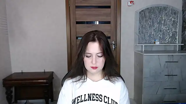 Snapshot of Kristy-Max chatting on October 21, 2025, 7:57 pm Kristy-Max online show from October 21, 2025, 7:57 pm